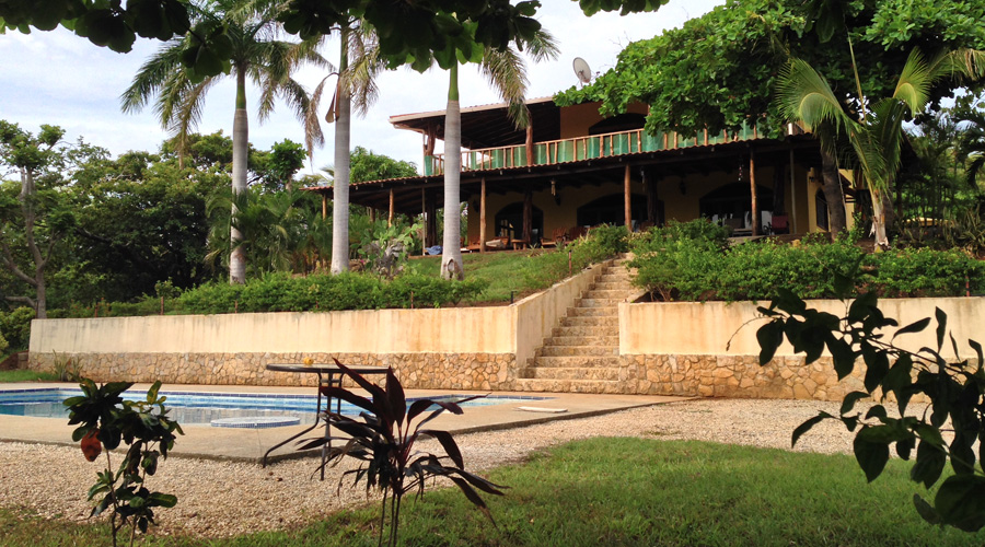Vue largie de la faade de la villa prs de Playa Negra, Tamarindo, Guanacaste, Costa Rica
