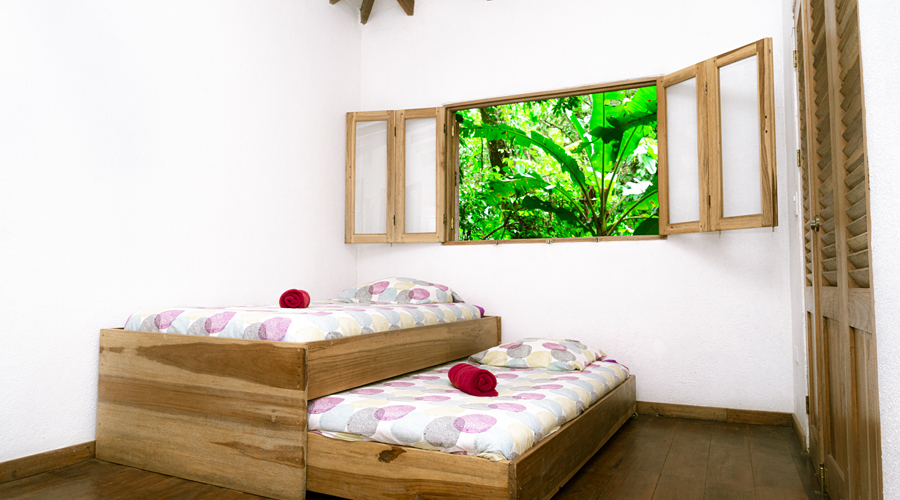 Costa Rica - Carabes - Cara 6 + 1 - Chambre d'un bungalow - Dtail 2