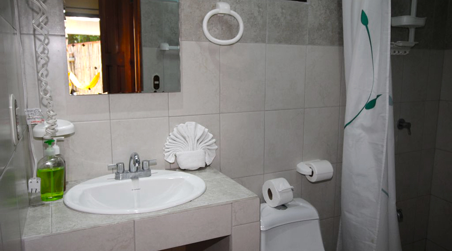 Costa Rica - Guanacaste - Htel Idal CR - Une des 8 salles de bains