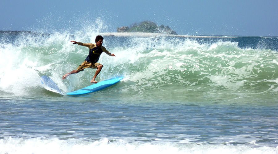 Costa Rica - Guanacaste - Tamarindo - Tama O2 - Surfeur de la mort sur 2 planches !!
