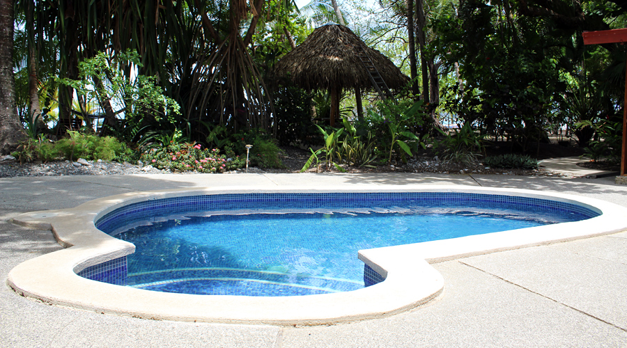 Costa Rica - Htel SUR la plage !!! - La piscine et le rancho