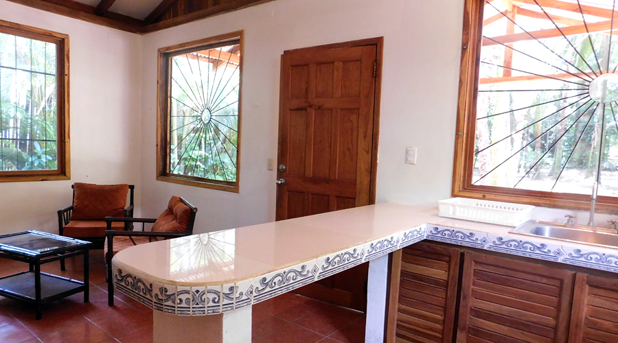  Costa Rica - Cahuita - Petite maison 1 chambre - Cuisine et salon