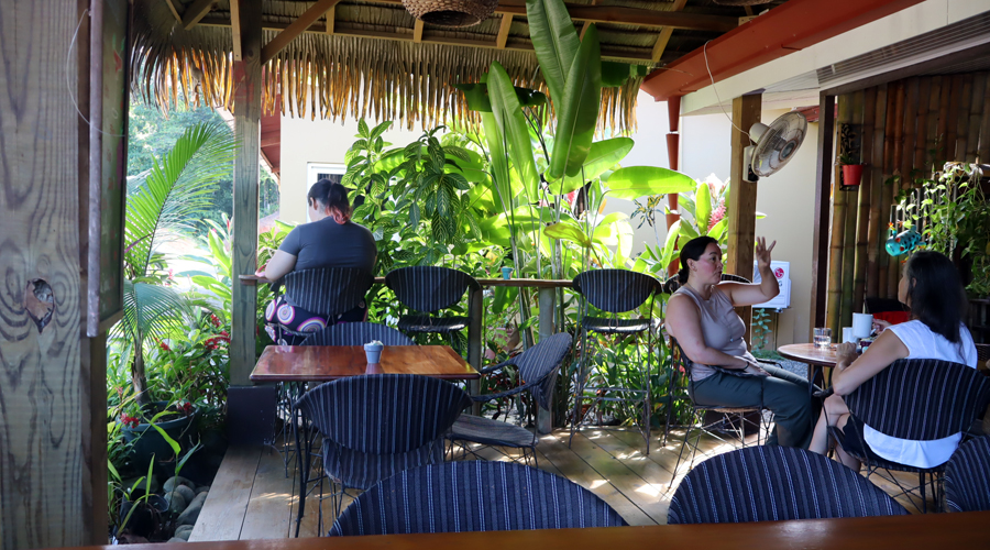  Costa Rica, Province de Puntarenas, Ojochal, Caf Restaurant Boulangerie-Ptisserie Franaise - Terrasse 4