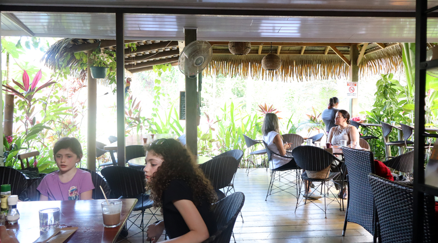  Costa Rica, Province de Puntarenas, Ojochal, Caf Restaurant Boulangerie-Ptisserie Franaise - Terrasse 6