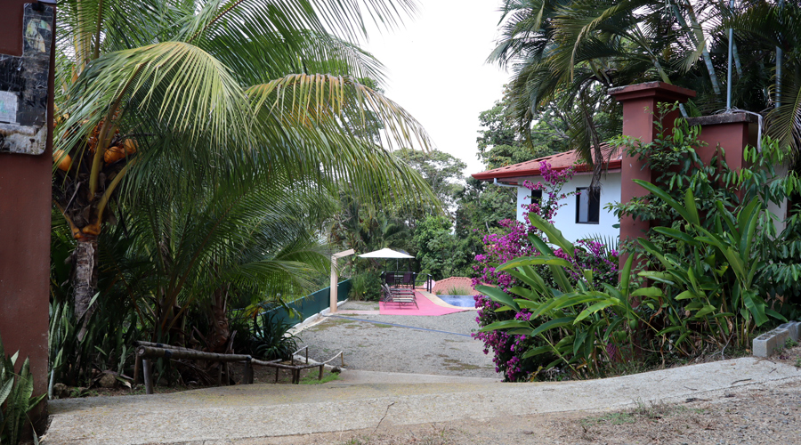 Costa Rica, Province Puntarenas, entre Quepos et Dominical, Hotel-Restaurant + 5 lodges - Entre 3