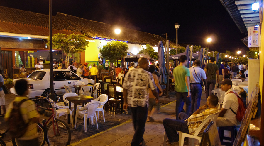 La Calzada, rue commerante anime de jour comme de nuit