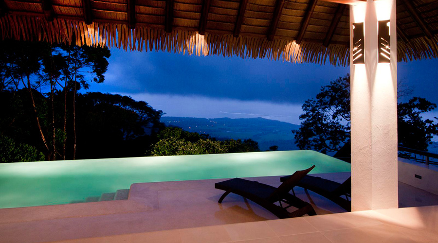 Rancho, terrasse et piscine surplombant la 