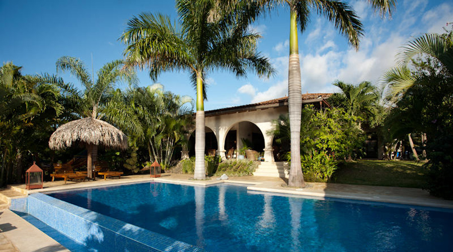 Piscine, paillote et faade ouest de la villa prs de Marbella, Playa Junquillal, Guanacaste, Costa Rica