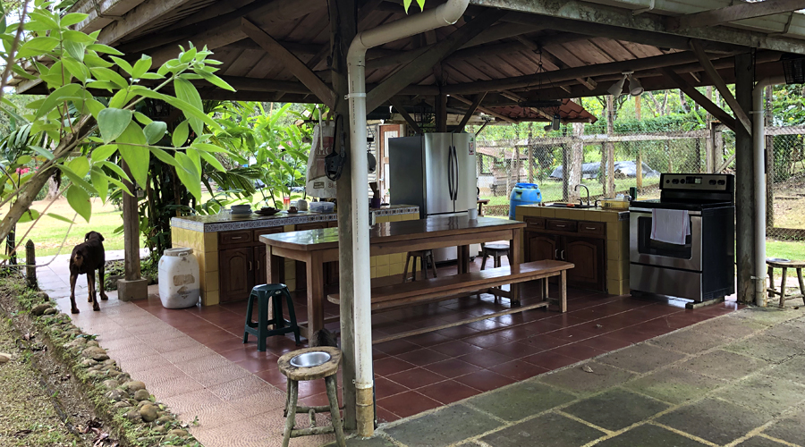 Costa Rica - Bijagua - Finca La Cabaa - La cuisine extrieure - Utilisable par tout temps