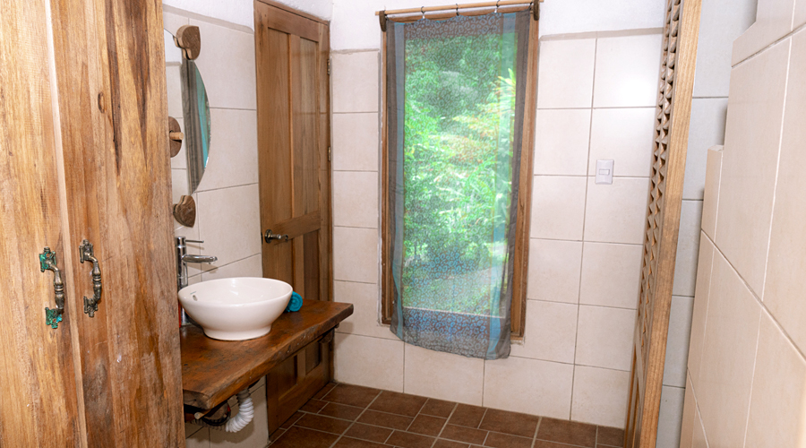 Costa Rica - Carabes - Cara 6 + 1 - Salle de bain d'un des bungalows