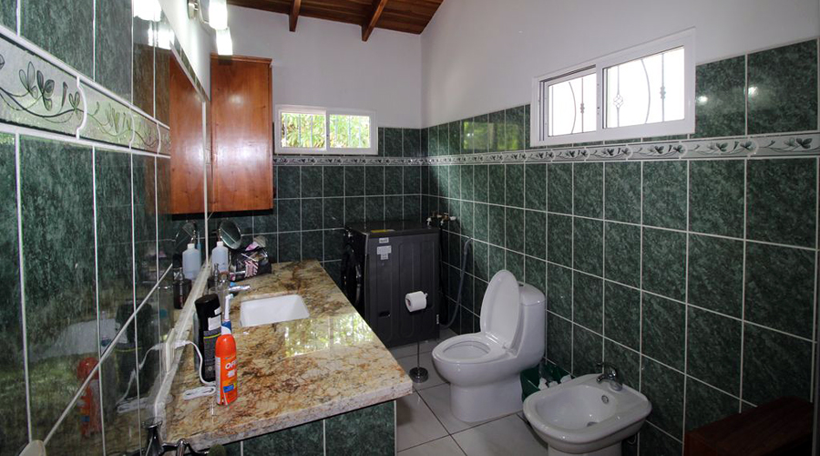 Costa Rica - Guanacaste - Samara - Villa Techo Azul - Maison principale - Salle de bain 1
