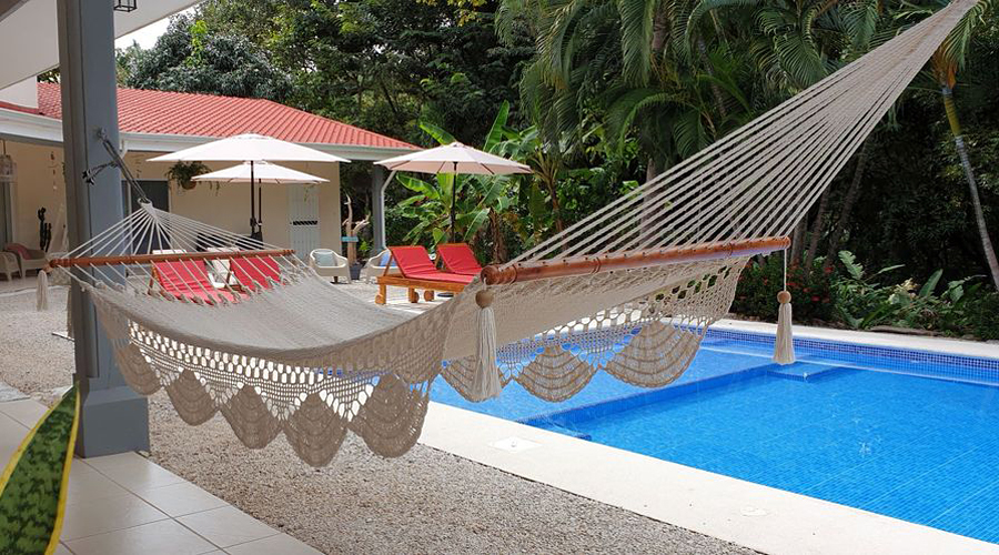 
	395.000 $ - Cette charmante maison de 275 m² est nichée dans une belle propriété de 7.400 m² située à seulement 3 km du village et de la superbe plage de Samara. On y accède rapidement par la route principale as ...