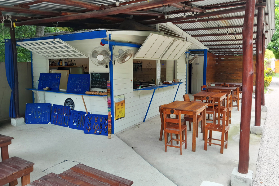 
	62.000 $ - L’affaire (une crêperie !) est située au cœur de la Péninsule de Nicoya, secteur hyper touristique (petit village sur la côte pacifique-nord du Costa Rica), dans une rue piétonne entourée de plus ...