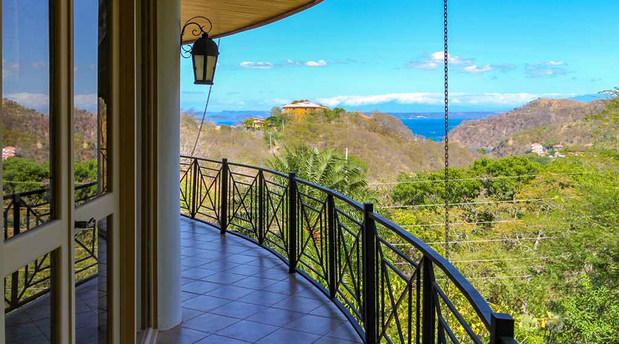 Guanacaste, face ocan pacifique, superbe villa piscine sur le toit - Terrasse qui borde toutes les pices de la villa
