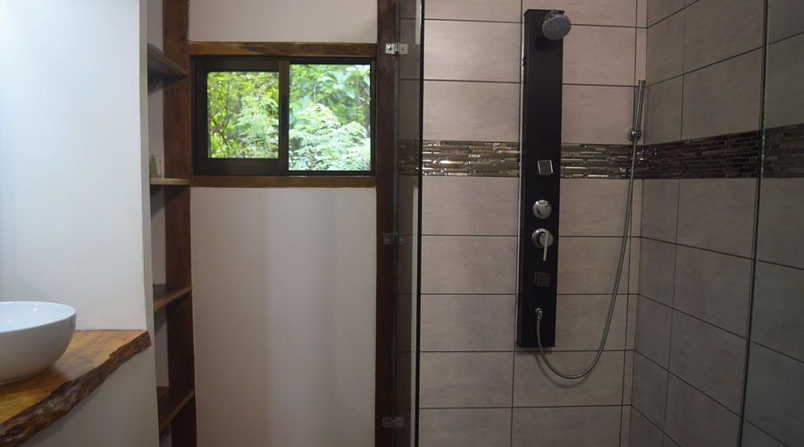 Maison neuve 4 chambres et 2 salles de bains  Cahuita - Costa Rica - La salle de bain 1