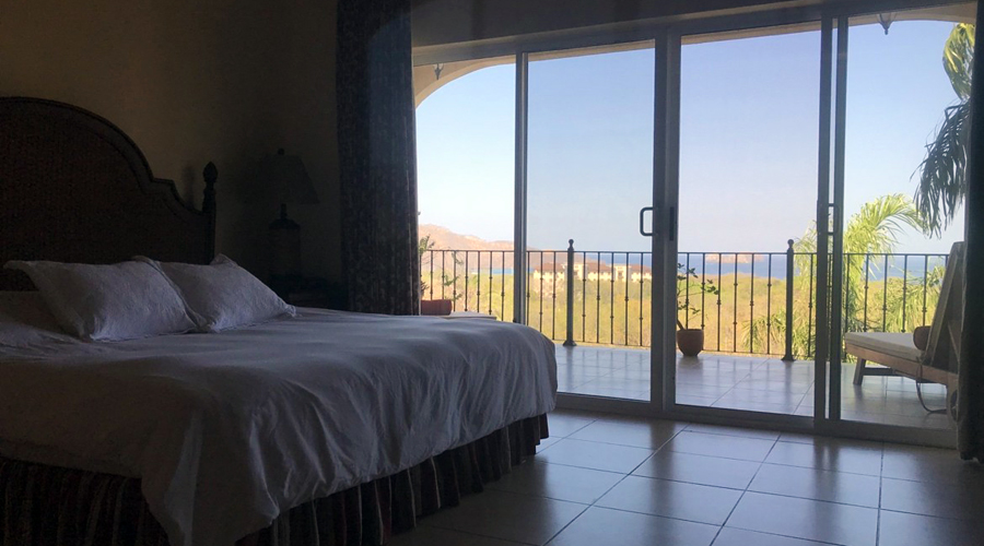 Guanacaste - Costa Rica - Villa 4 chambres + piscine + studio, 2 minutes plage - Une des chambres avec terrasse et superbe vue mer !