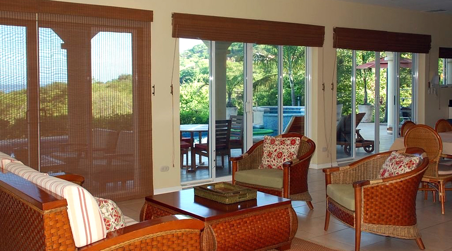 Guanacaste - Costa Rica - Villa 4 chambres + piscine + studio, 2 minutes plage - La salon qui donne sur la terrasse